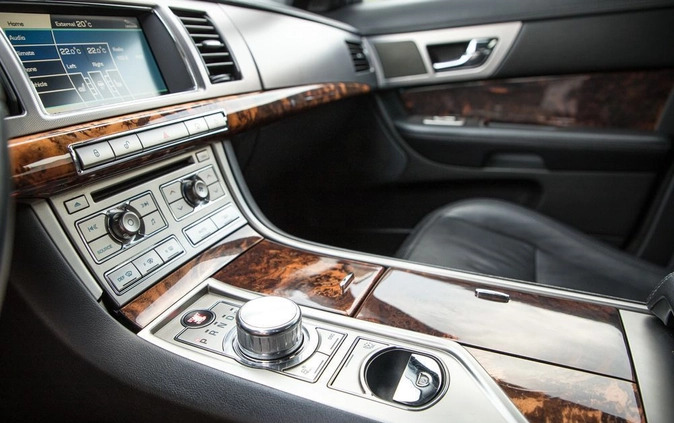Jaguar XF cena 47900 przebieg: 222000, rok produkcji 2008 z Suchedniów małe 191